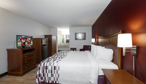 Superior Room, 1 King Bed, Non Smoking (First Floor)