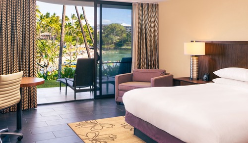 Makai Lanai Room, 1 King Bed, Garden View (Roll In Shower)