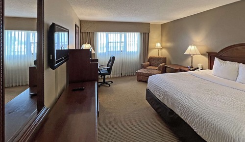 Standard Room, 1 King Bed, Non Smoking, Bathtub