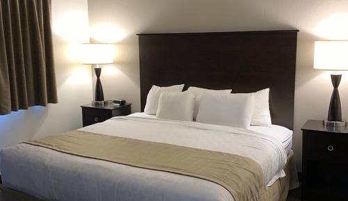 Room, 1 King Bed, Accessible, Non Smoking (Mobility/Tub w/Grab Bars)