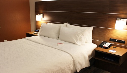 Standard Room, 1 Queen Bed, Accessible Bathtub (Communications)
