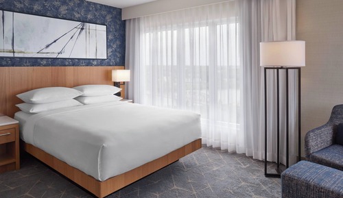 Room, 1 Queen Bed, River View, Corner