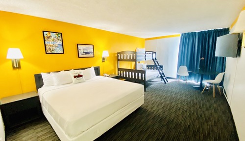 Family Room, Multiple Beds