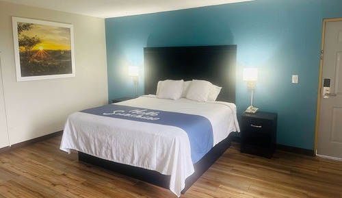 Suite, 1 King Bed, Smoking