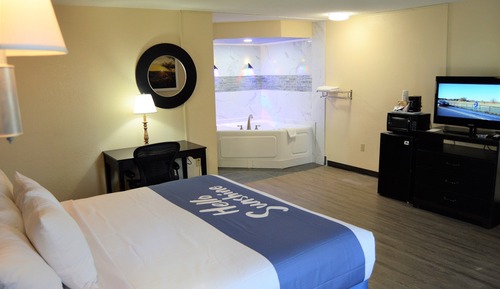 Deluxe Suite, 1 King Bed, Smoking