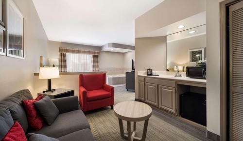 Suite, 1 King Bed, Accessible, Non Smoking