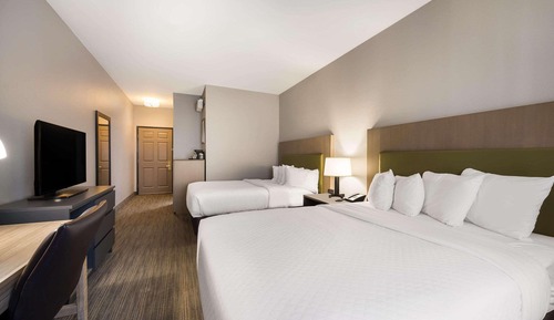 Room, 2 Queen Beds, Accessible, Non Smoking (Roll-in Shower)