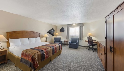 Executive Room, 1 King Bed, Non Smoking, Refrigerator