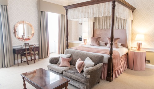 Deluxe Room (Double-Twin)