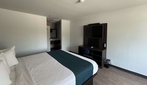 Deluxe Room, 1 King Bed, Non Smoking