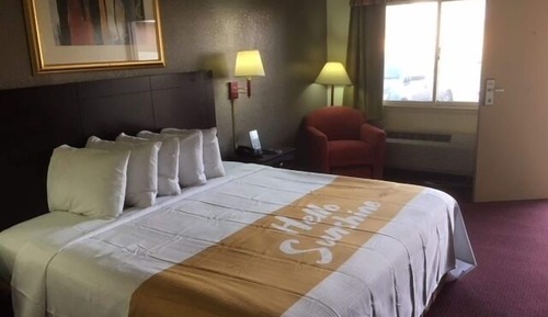 Standard Room, 1 King Bed