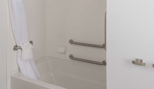Room, 2 Queen Beds, Accessible, Bathtub