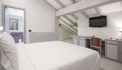 Standard Apartment, 2 Queen Beds, Balcony, Annex Building (with Sofabed)