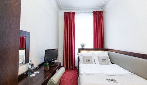 Basic Single Room, 1 Queen Bed