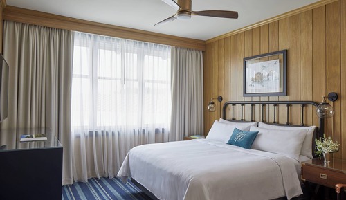 Grand Room, 1 King Bed
