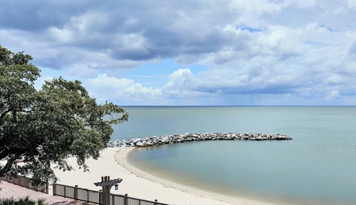 Grand Room, 2 Queen Beds, Balcony, Bay View (Mobility/Hearing Accessible, Tub)
