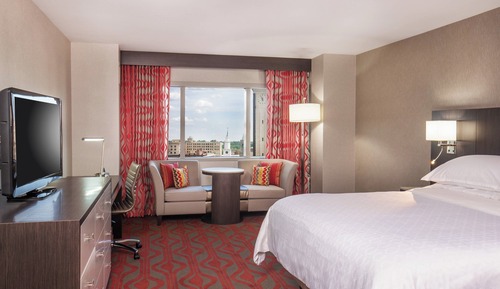 Room, 1 King Bed, Corner