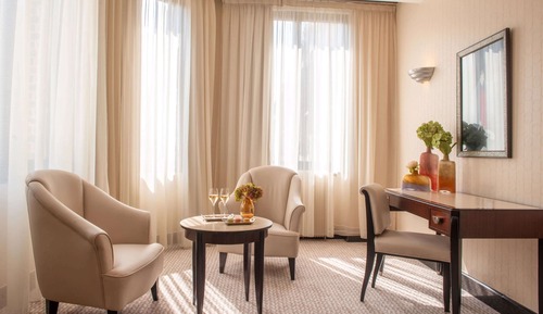  Prestige Suite