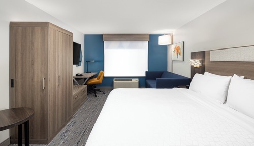 Standard Room, 1 King Bed, Mobility Accessible (Accessible Tub)