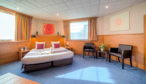 Junior Suite, Jetted Tub