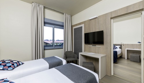 Room, Connecting Rooms