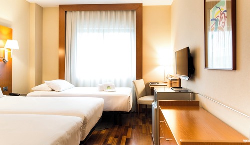 Classic Twin Room (with single sofa bed)