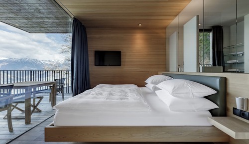 GUEST Suite #103