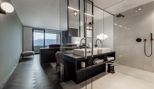 URBAN WITH JACUZZI