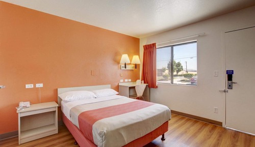 Standard Room, 1 Queen Bed, Non Smoking