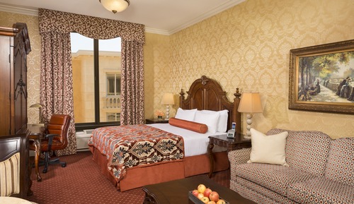 Deluxe King Studio Suite