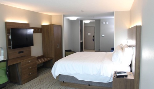 Suite, 1 King Bed, Mobility Accessible (Roll-In Shower)