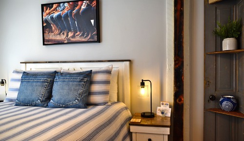 Suite 9 Denim Den