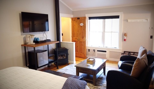 Suite 6 Blue Bungalow