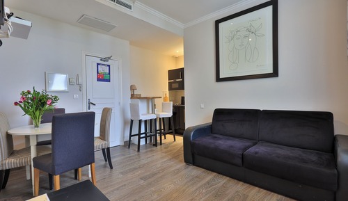 Deluxe Apartment