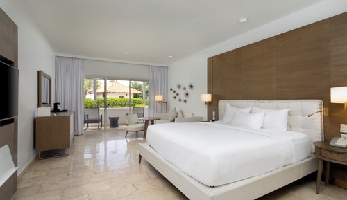Deluxe Room, 1 King Bed, Garden View