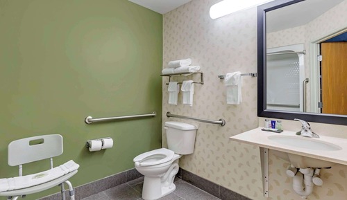 Suite, 1 King Bed, Accessible, Non Smoking