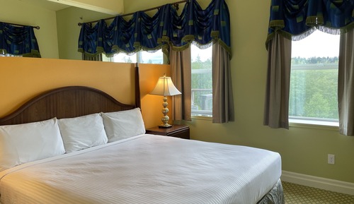 Luxury Suite, Jetted Tub, Bay View