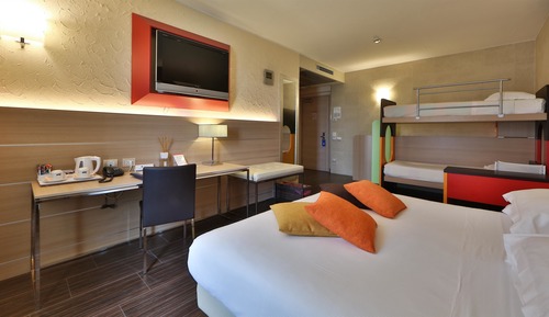 Family Room, 1 King Bed, Non Smoking (Bunk beds)
