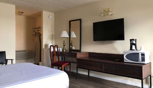 Suite, 1 Queen Bed, Non Smoking, Jetted Tub