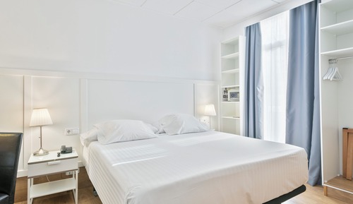 Double Room, Town Hall Square