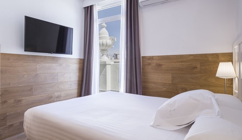 Superior Double Room with Town Hall Square view