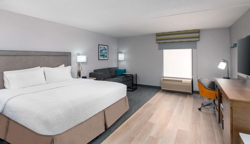 Room, 1 King Bed, Non Smoking, Refrigerator & Microwave