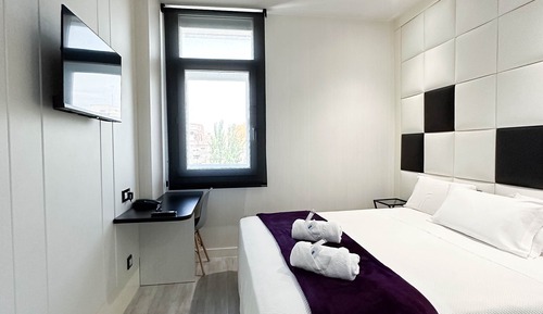 Double Room, 1 Queen Bed