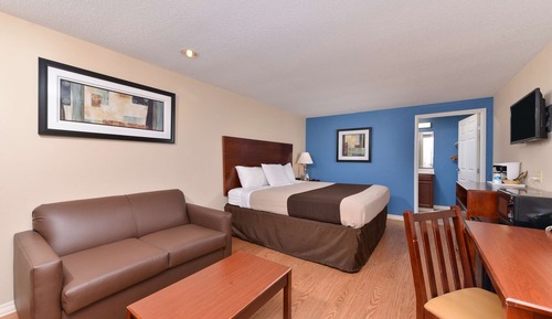 Room, 1 King Bed, Smoking