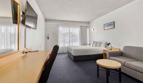 Deluxe Queen Room, Non-Smoking (Not Pet Friendly)