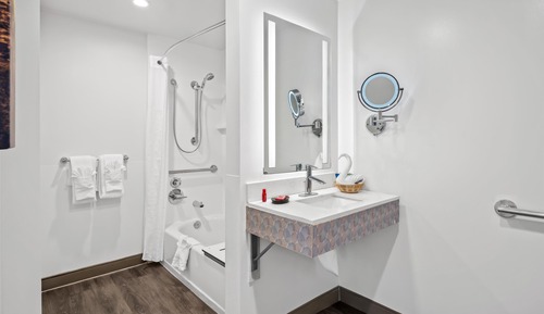 Standard Room, 2 Double Beds, Accessible, Bathtub (Bathtub)
