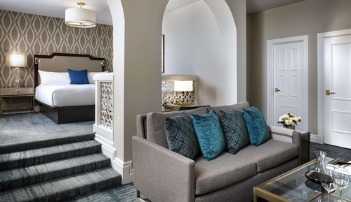 Junior Suite City View 1 King