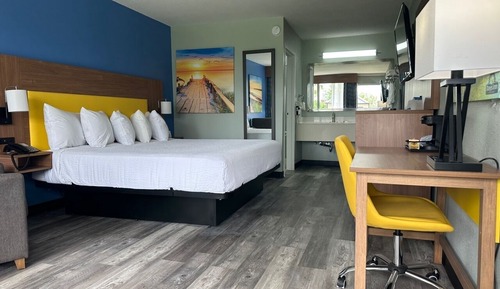 Suite, 1 King Bed, Non Smoking