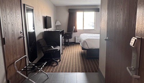 Room, 1 King Bed, Accessible, Non Smoking (Mobility/Tub w/Grab Bars)