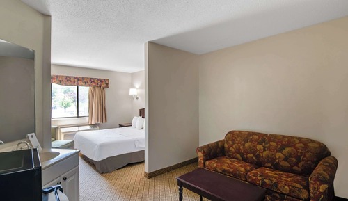 Suite, 1 King Bed with Sofa bed, Non Smoking